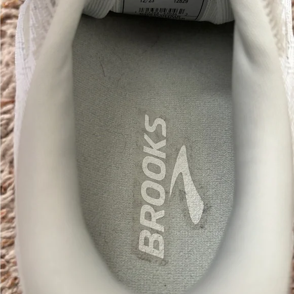 Brooks Ghost 16 White Athletic Running Shoes - Picture 2 of 6